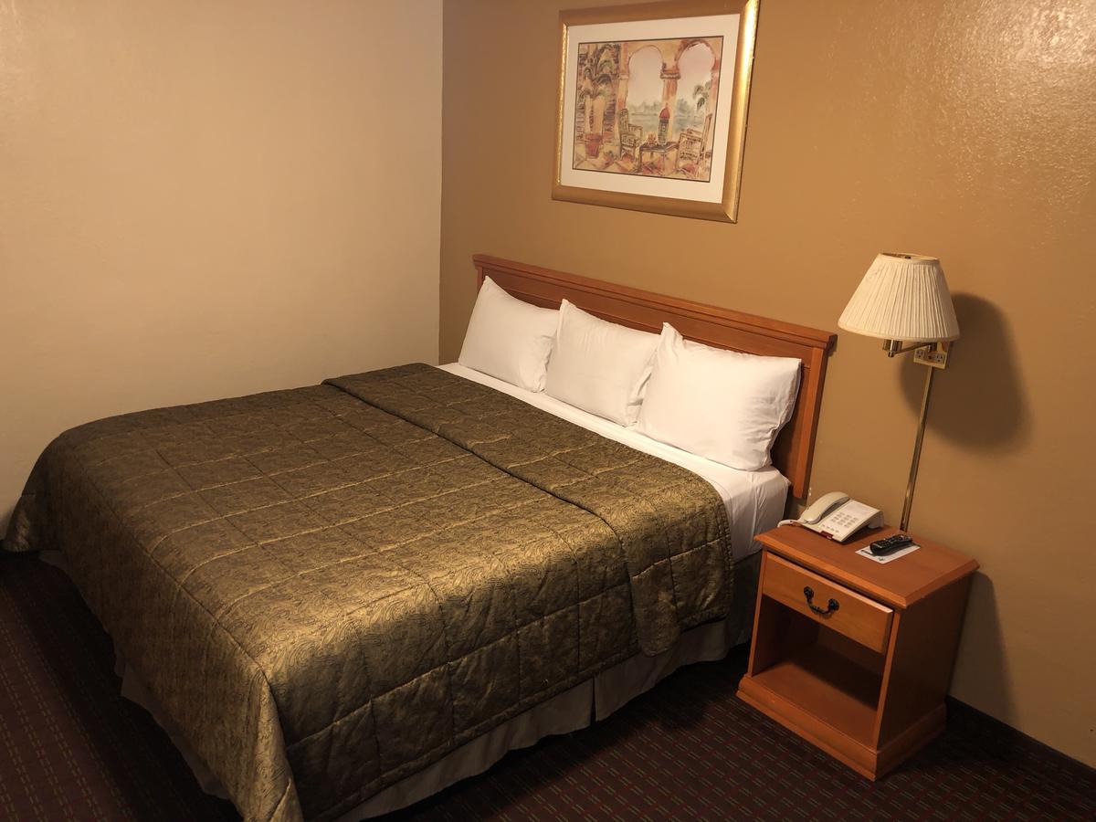 Deluxe Inn Lawton Buitenkant foto
