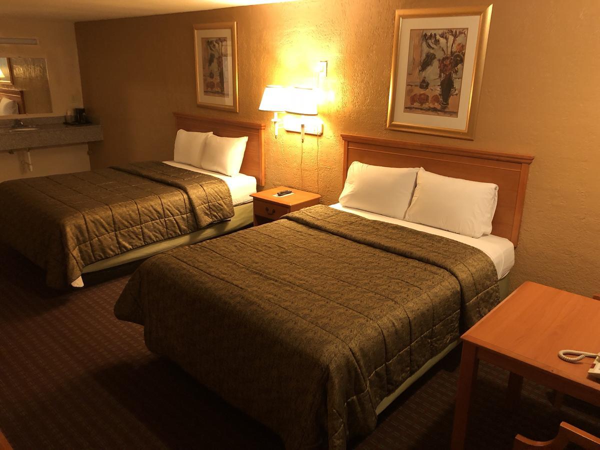 Deluxe Inn Lawton Buitenkant foto