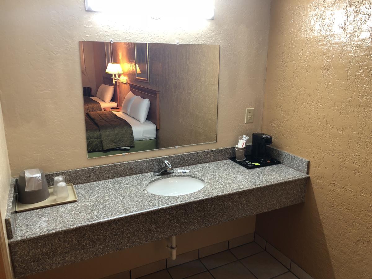 Deluxe Inn Lawton Buitenkant foto