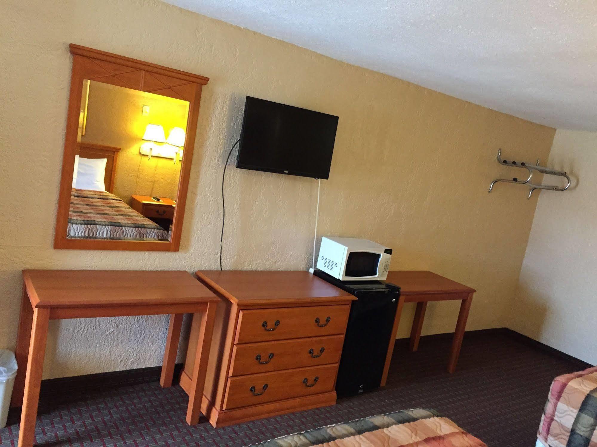 Deluxe Inn Lawton Buitenkant foto